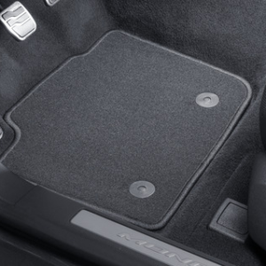 Tepih, standardni spredaj in zadaj, črne barve